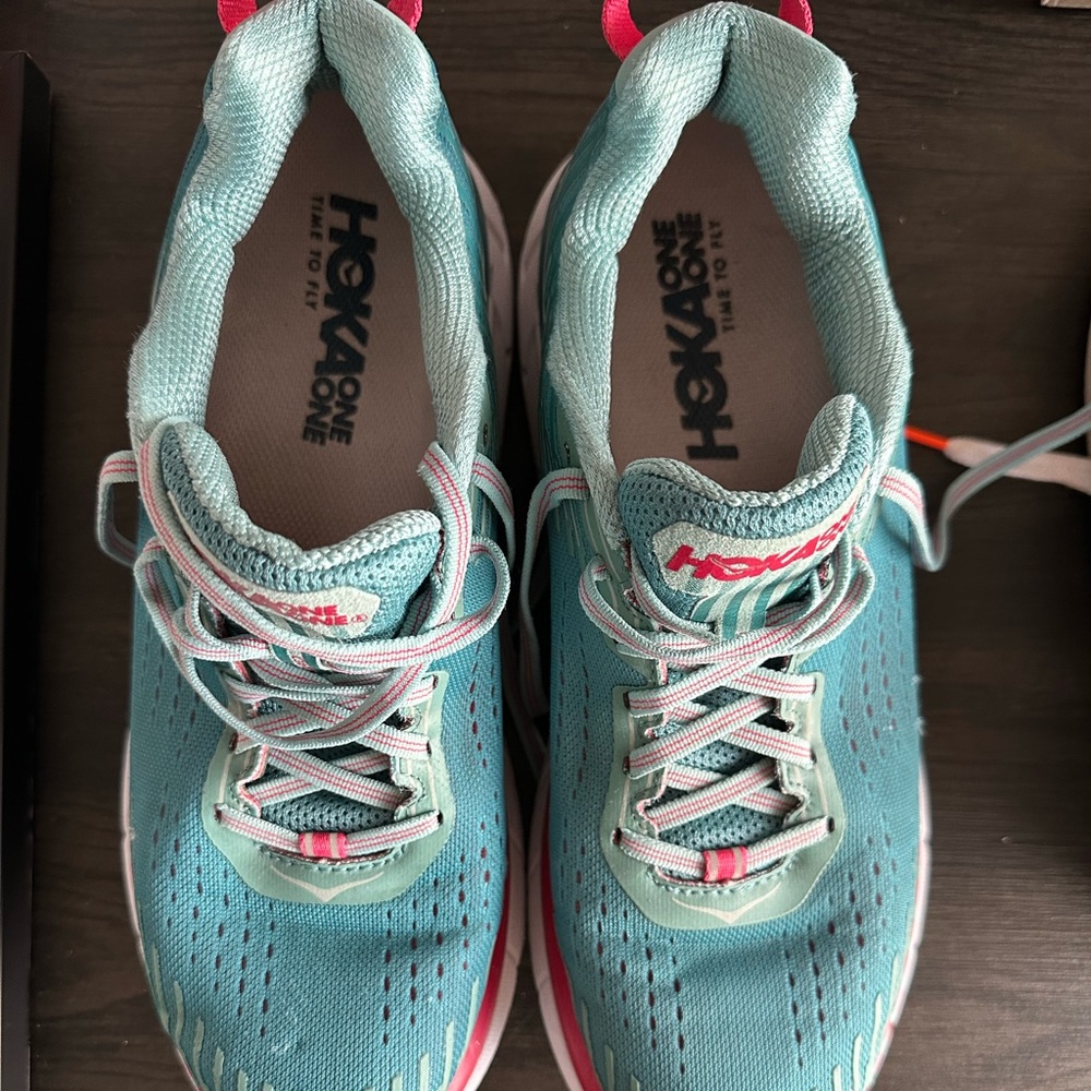 Size 10 women’s Hokas